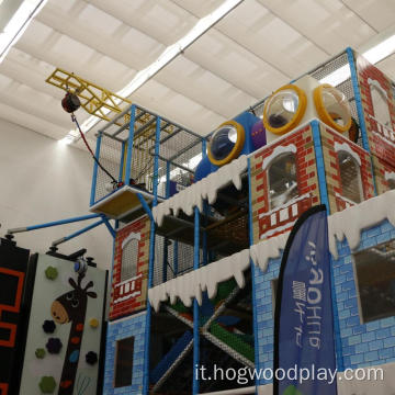 Parco giochi per bungee jumping al coperto